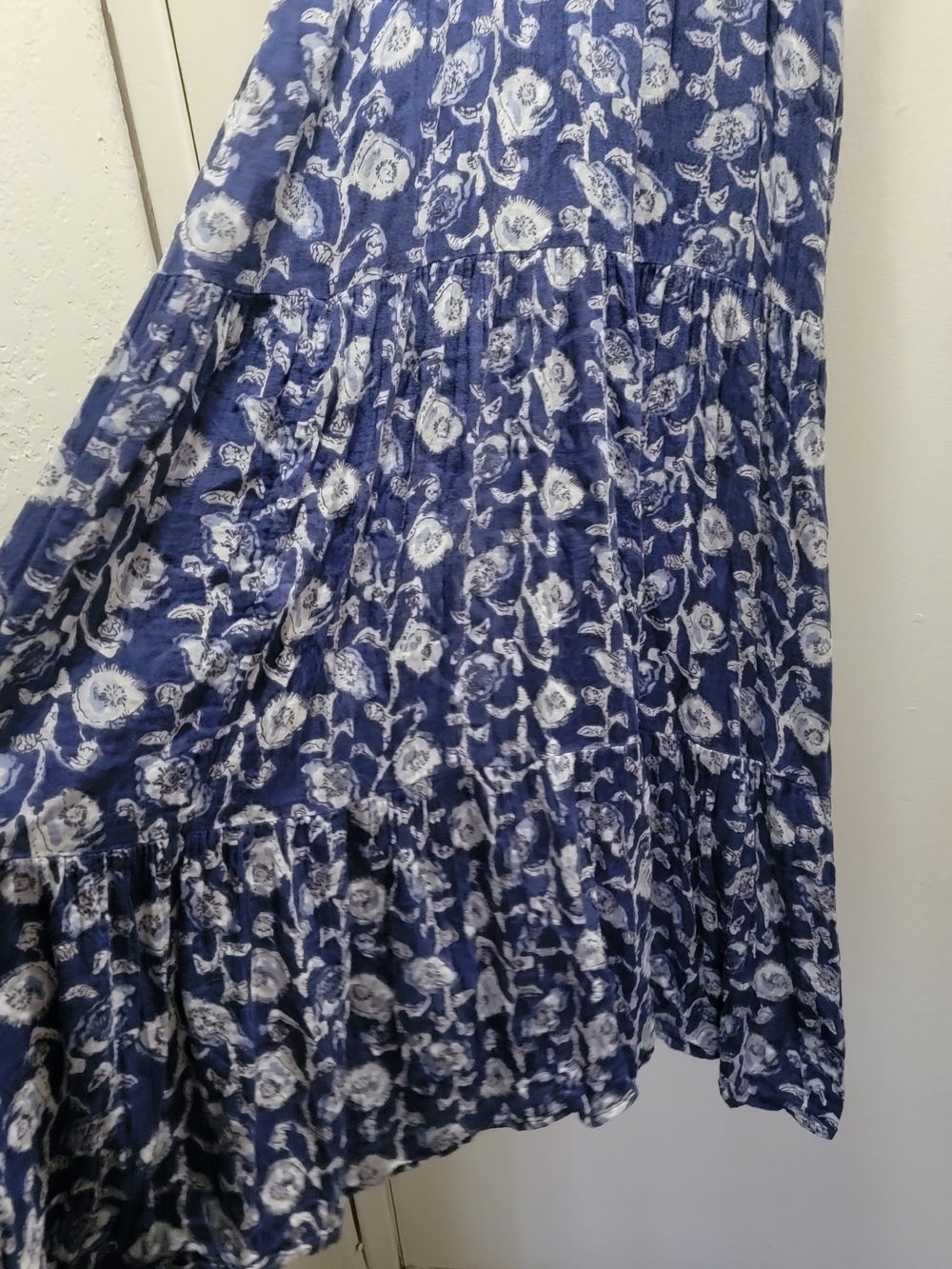 NATURAL LIFE Navy Blue and White Floral Tiered Maxi Sundress - Picture 4 of 6